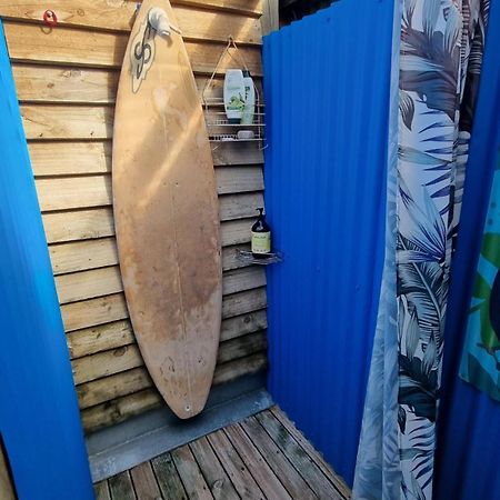 Raglan West Retro Beach Vibe Accommodation エクステリア 写真