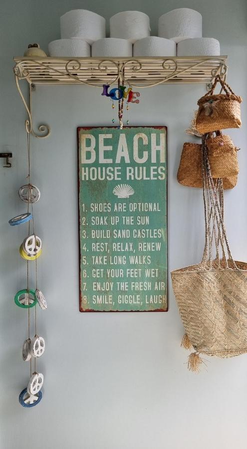 Raglan West Retro Beach Vibe Accommodation エクステリア 写真