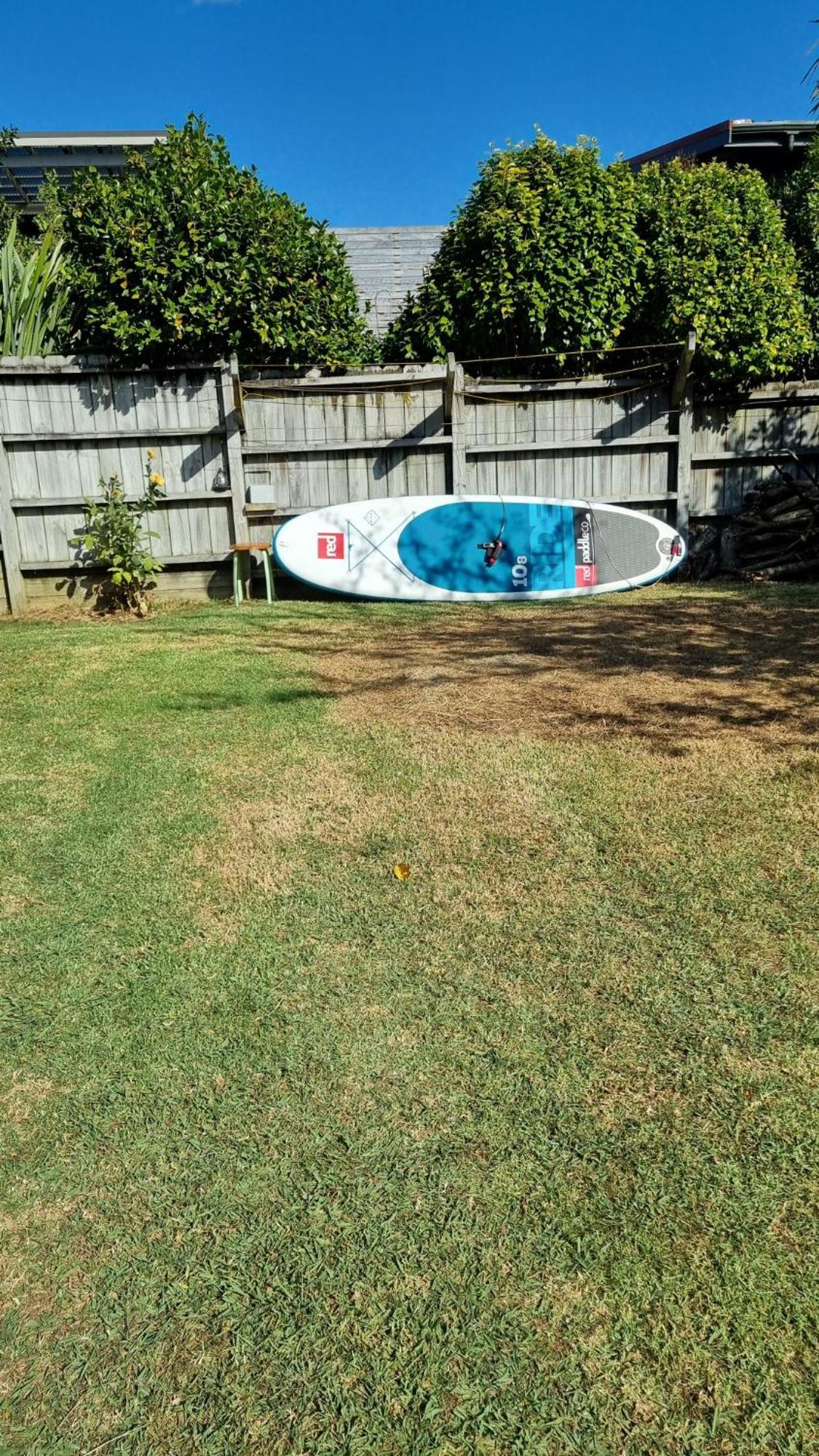 Raglan West Retro Beach Vibe Accommodation エクステリア 写真