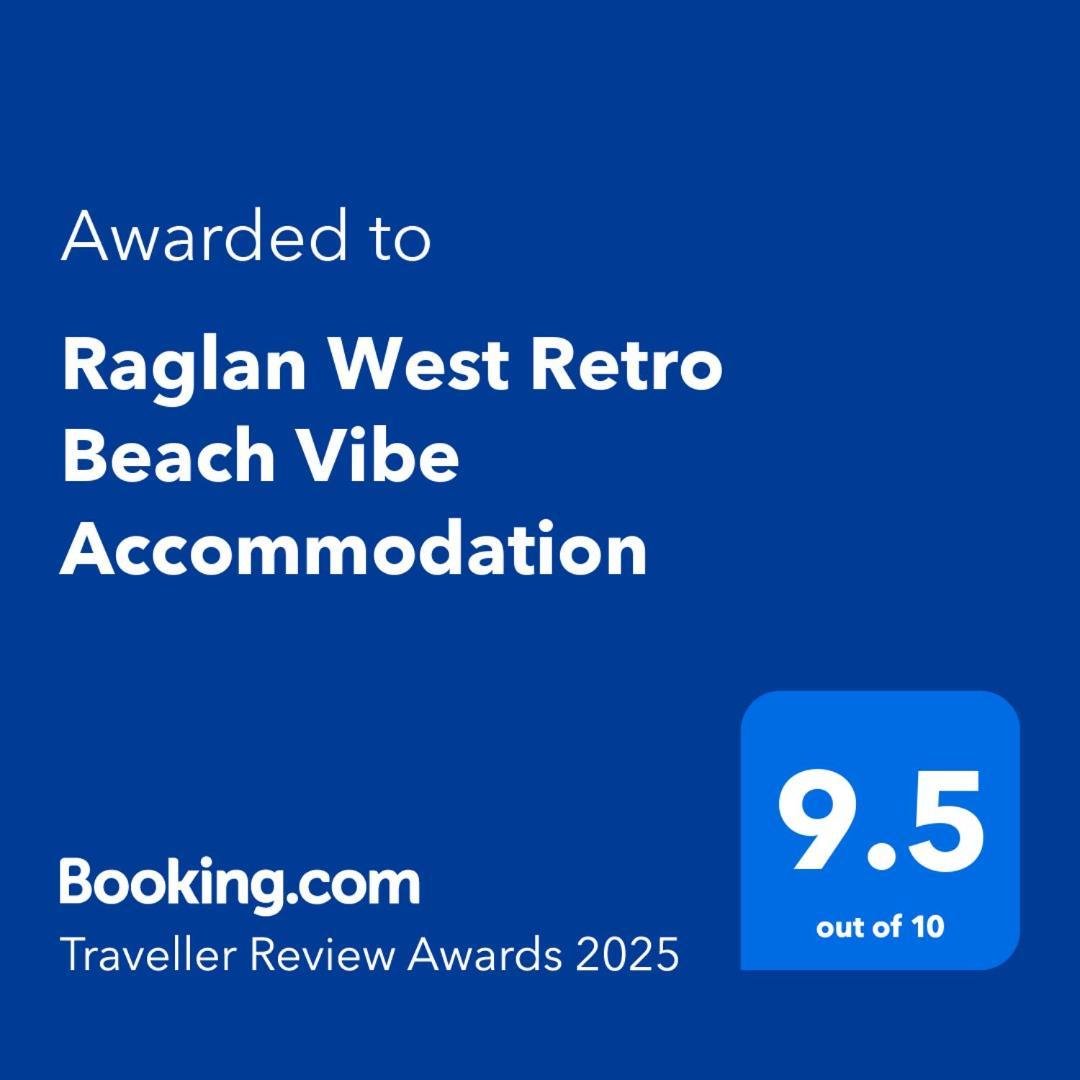 Raglan West Retro Beach Vibe Accommodation エクステリア 写真