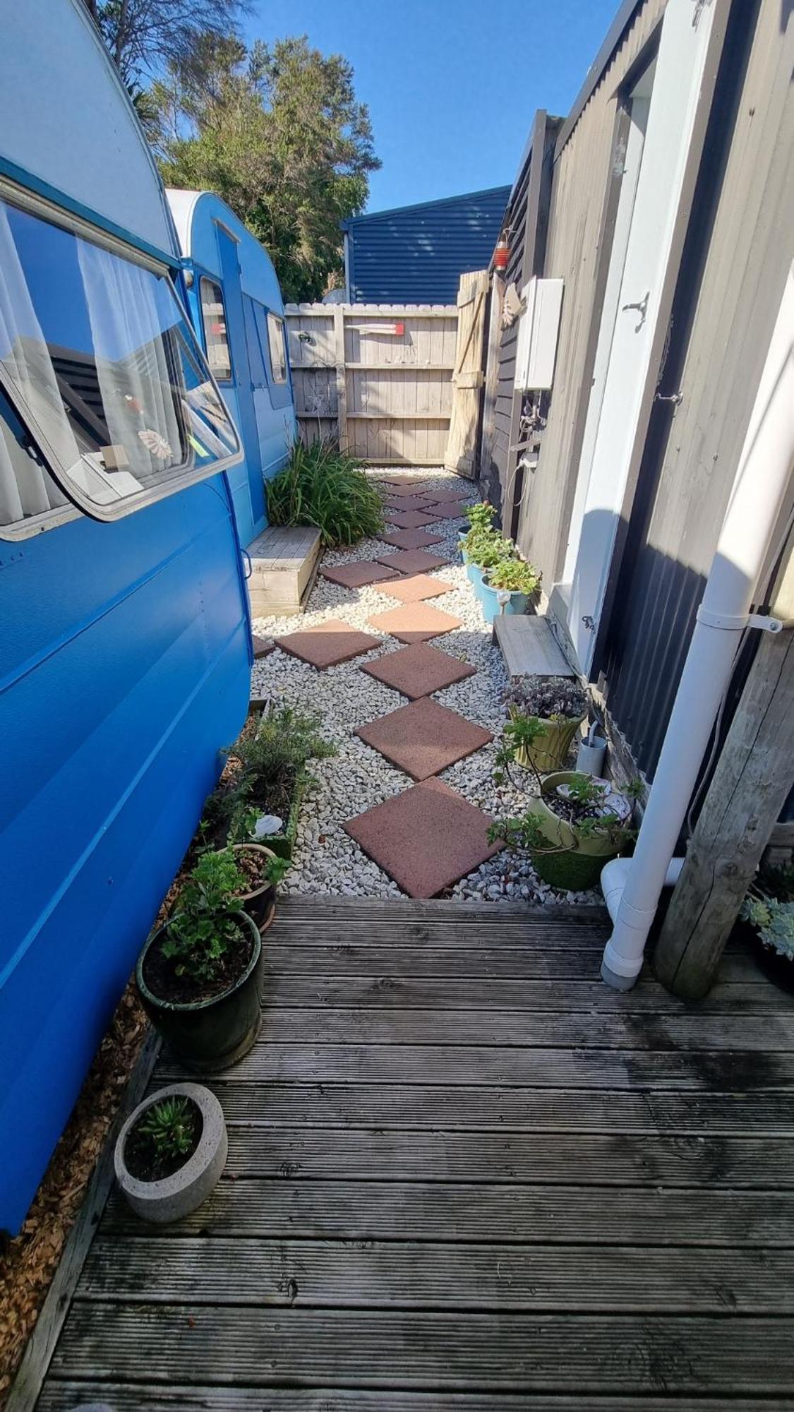 Raglan West Retro Beach Vibe Accommodation エクステリア 写真
