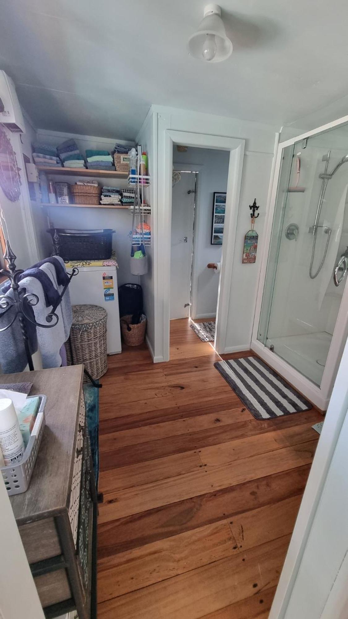 Raglan West Retro Beach Vibe Accommodation エクステリア 写真