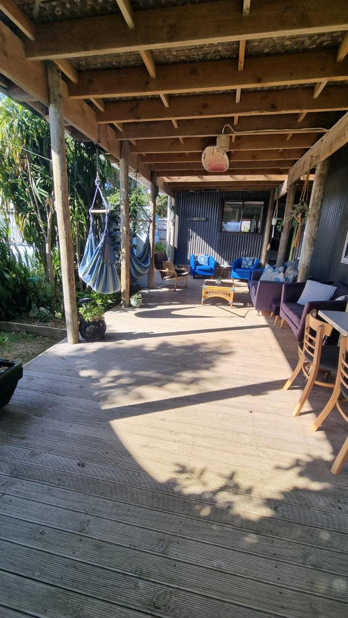 Raglan West Retro Beach Vibe Accommodation エクステリア 写真