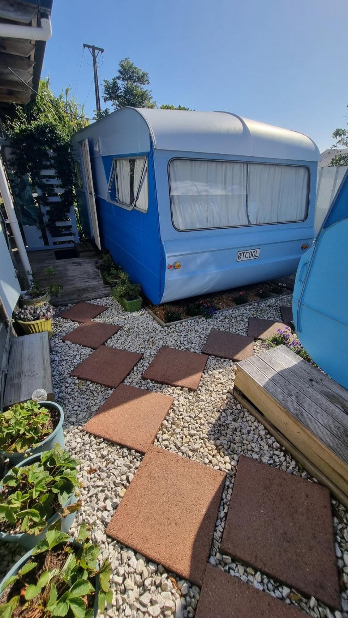 Raglan West Retro Beach Vibe Accommodation エクステリア 写真